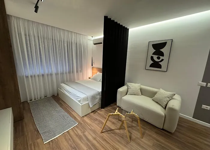 Old Bazaar * Τίρανα